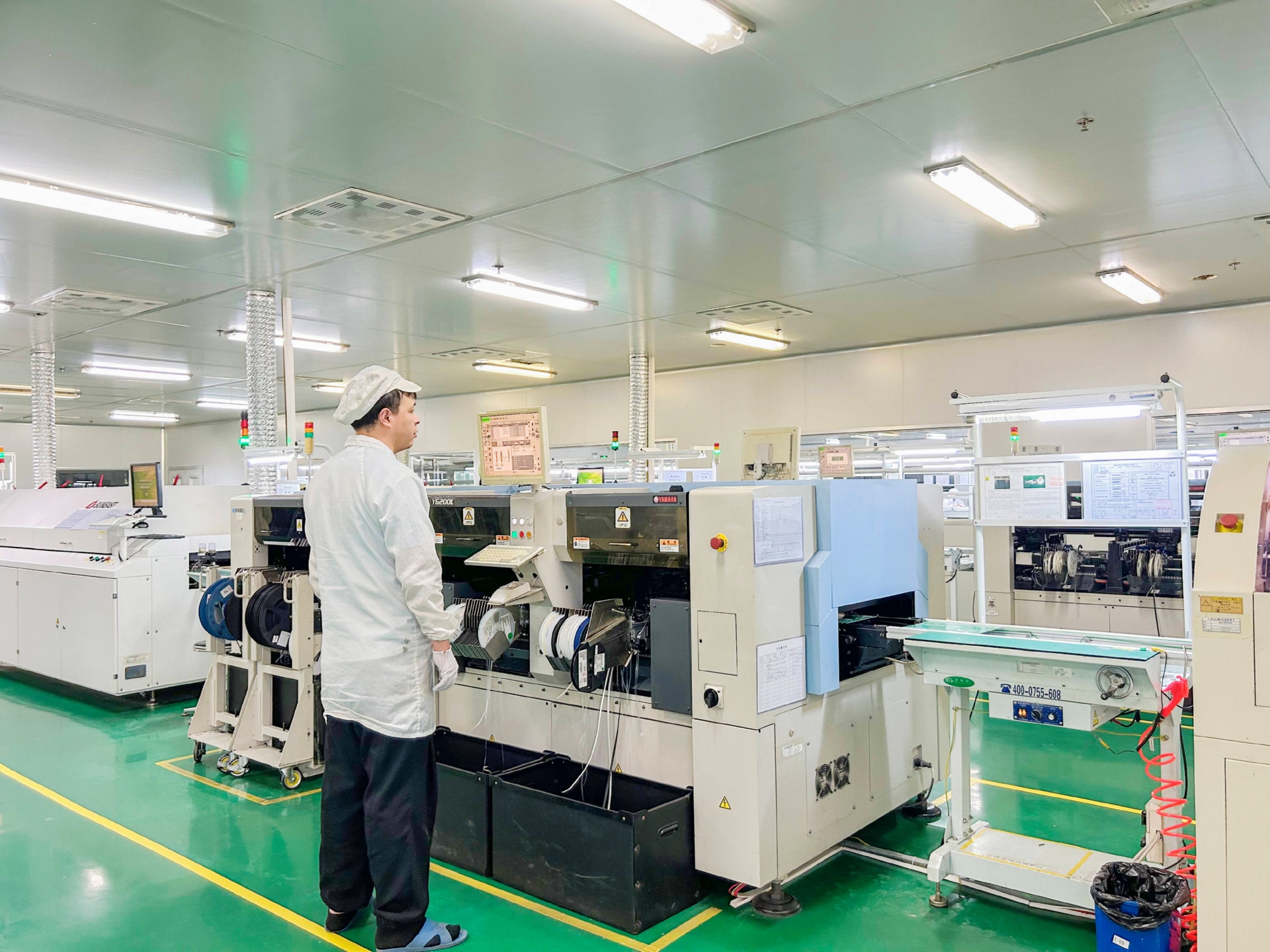 Guangdong Yongchao plastic injection molding factory home SMT workshop real picture